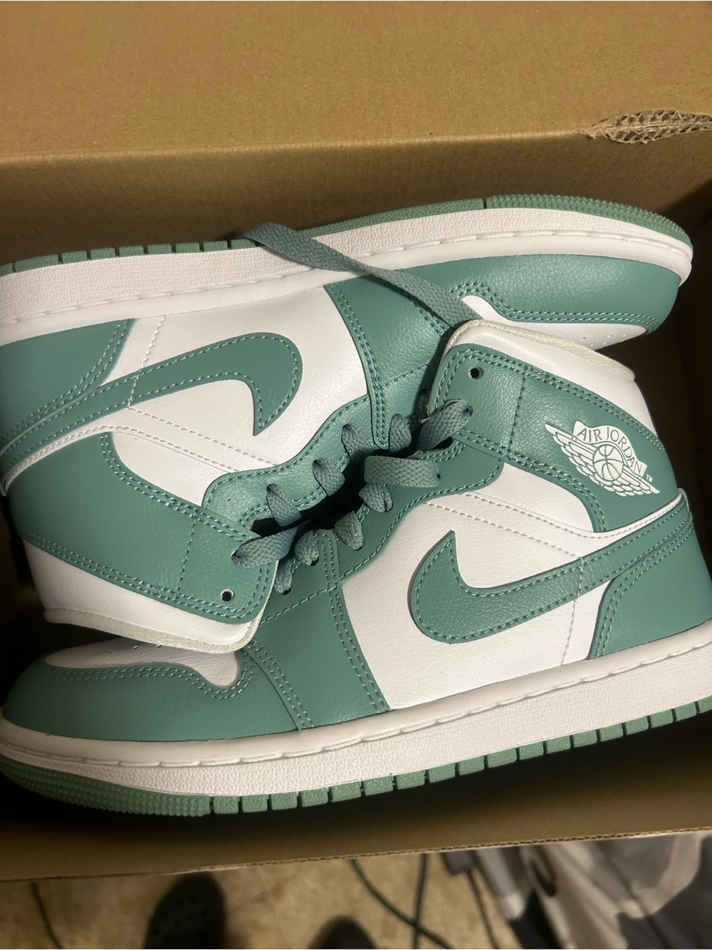 Woman’s air Jordan 1 mid